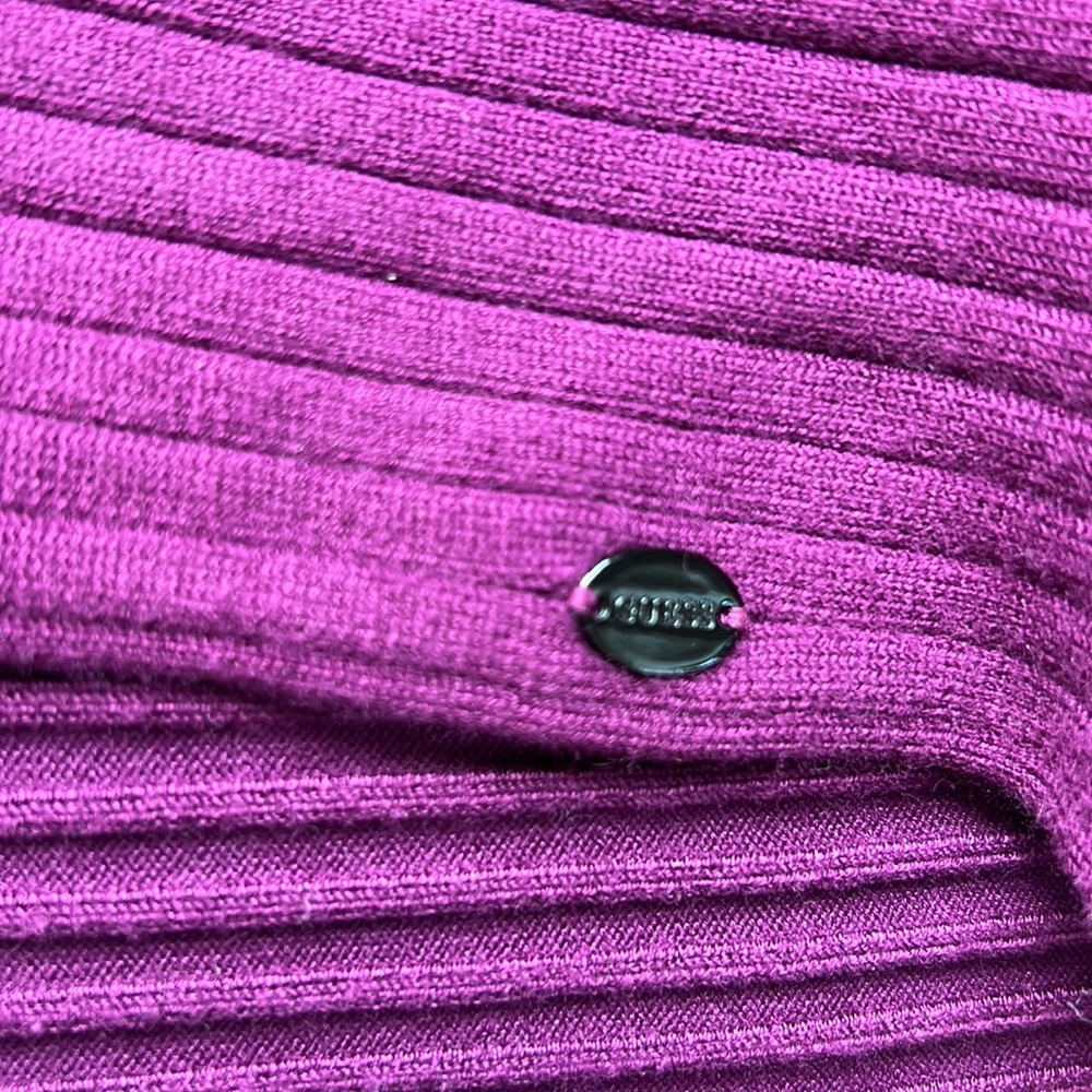 3 for $20 💜 GUESS - Ribbed Bodycon Dress - Picture 4 of 4